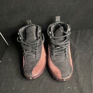 Women’s Black and Burgqndy air jordan 12 retro Sneakers, size 6